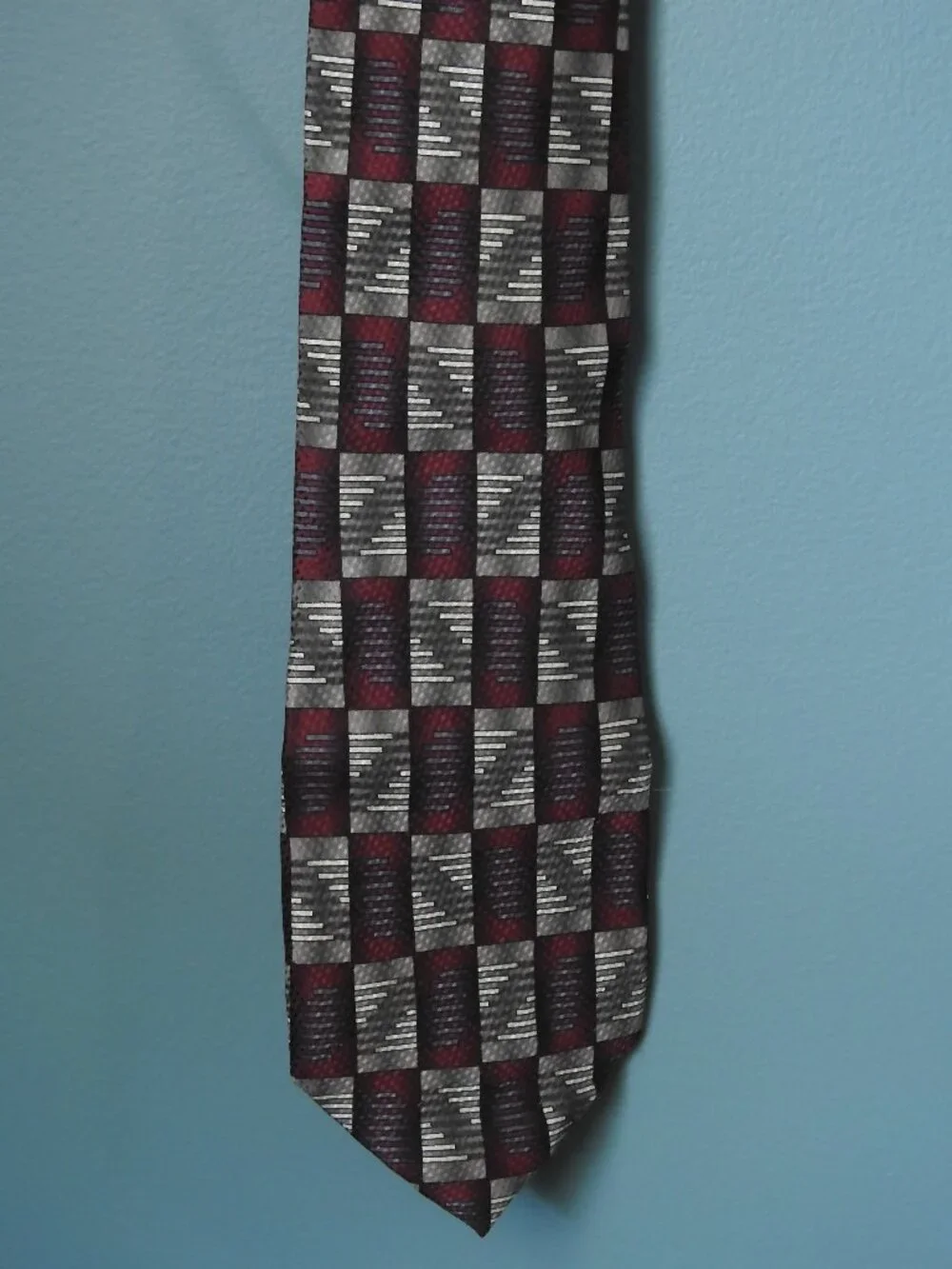3/$15 Ziggurat by Mulberry Neckwear Maroon Design Men's Business Tie